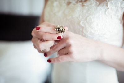 Popoln poročni prstan