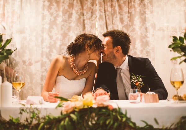 poroka, navidezna poroka, poročni par, dvor jezeršek, poročni prostor, sanjska obleka, nevesta, ženin