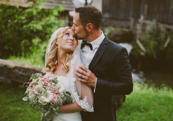 Neža in Primož Krajnc, poroka, poročni šopek, poročna obleka, poročni prstan