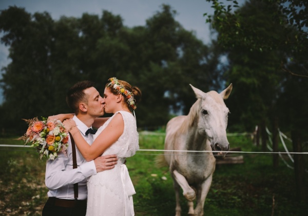 happy moments, poroka, poročna fotografija, poročni par, zaobljub, orehov gaj