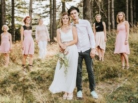 poročna fotografija, družice, poročna obleka, poročni šopek