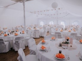 Poročni prostor, poročna dekoracija, poroka pod šotorom, Zaobljuba.si