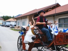 Poročni prevoz s kočijo.