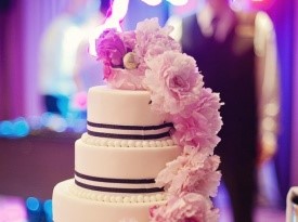 Dekoracija poročne torte.