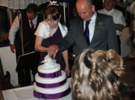 Rezanje poročne torte