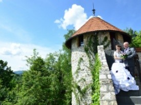 Mladoporočenca - poročno fotografiranje