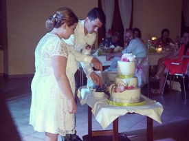 Razrez poročne torte