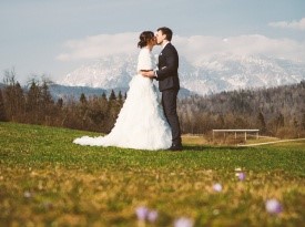 navidezna poroka, poročna dekoracija, jezeršek, kredenca, house of m20, poroka, zaobljuba, tinashe, poročni par, ženin, nevesta