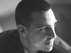 Fotografiranje ženina pred poroko.