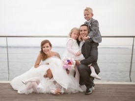 Poročno fotografiranje, morska poroka, poročna obleka.
