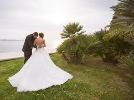 Poročno fotografiranje na obali, morska poroka.