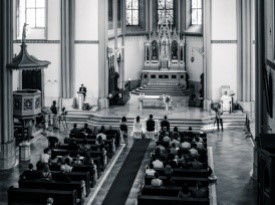 Fotografiranje cerkvenega obreda.