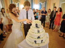 poročni prostor, poročna dvorana, poročna torta, nevesta, poročna obleka, razrez poročne torte, Terme Dobrna, Zaobljuba.si