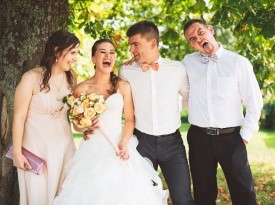Poročno fotografiranje s pričama.