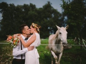 happy moments, poroka, poročna fotografija, poročni par, zaobljub, orehov gaj
