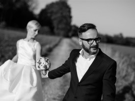 Poroka Sara in Mano, poročna fotografija, poročno fotografiranje, poročna obleka, poročni šopek.