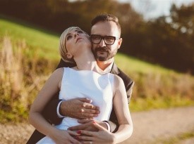 Poročno fotografiranje, poročna obleka, poročna fotografija, mladoporočenca.