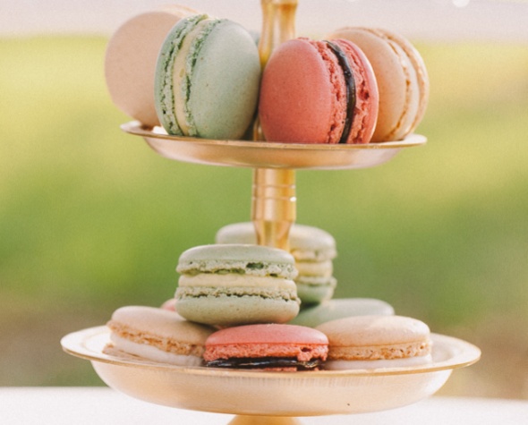 macarons, makroni, barviti kolački, poroka, zaobljuba, poročna sladica