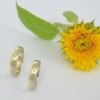 Poročna prstana, kombinacija rumenega in belega zlata.